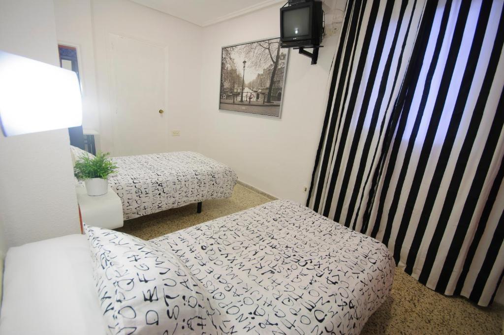 Hostal On Dormire Valencia Room photo