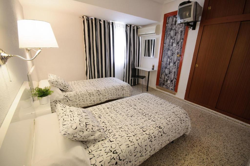 Hostal On Dormire Valencia Room photo