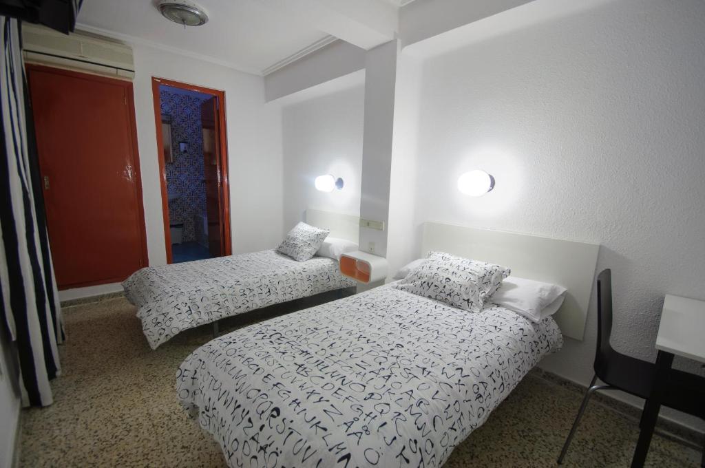 Hostal On Dormire Valencia Room photo